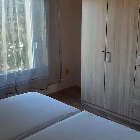 Csaladi Nyaralo Feriehus *